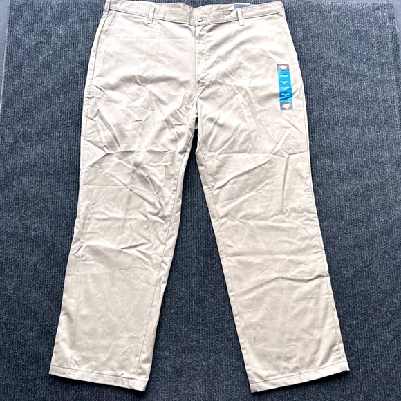 NWT Dickies Relaxed Fit‎ Cotton Work Pants Straight Leg Easy Care Khaki 44x32 - Picture 1 of 9